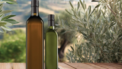 Olive Oil’s Packaging Puzzle: Glass or Plastic?